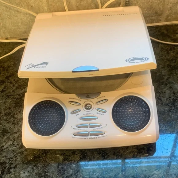 Sharper Image AM/FM Alarm Clock Sound Soother 20 for iPod/MP3 Players - Picture 6 of 13